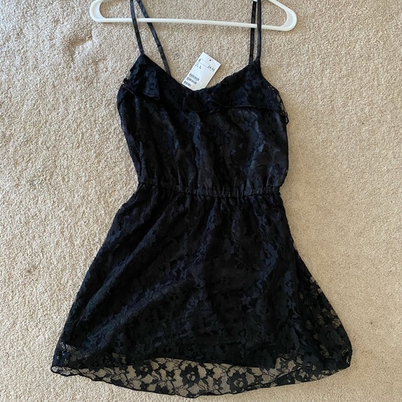 H&M Dresses & Skirts - NWT H&M Lace Adjustable Straps MiniDress! Size 6